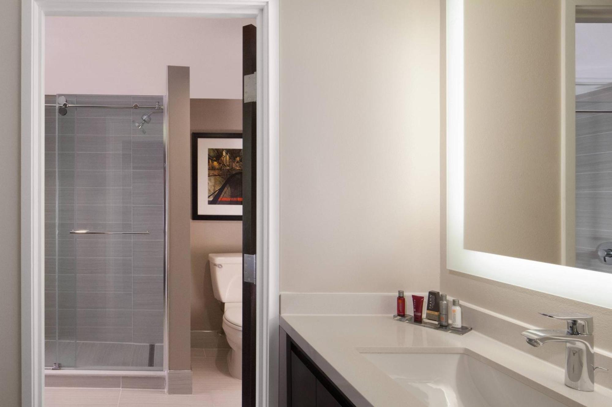 Dallas Marriott Suites Medical/Market Center Экстерьер фото