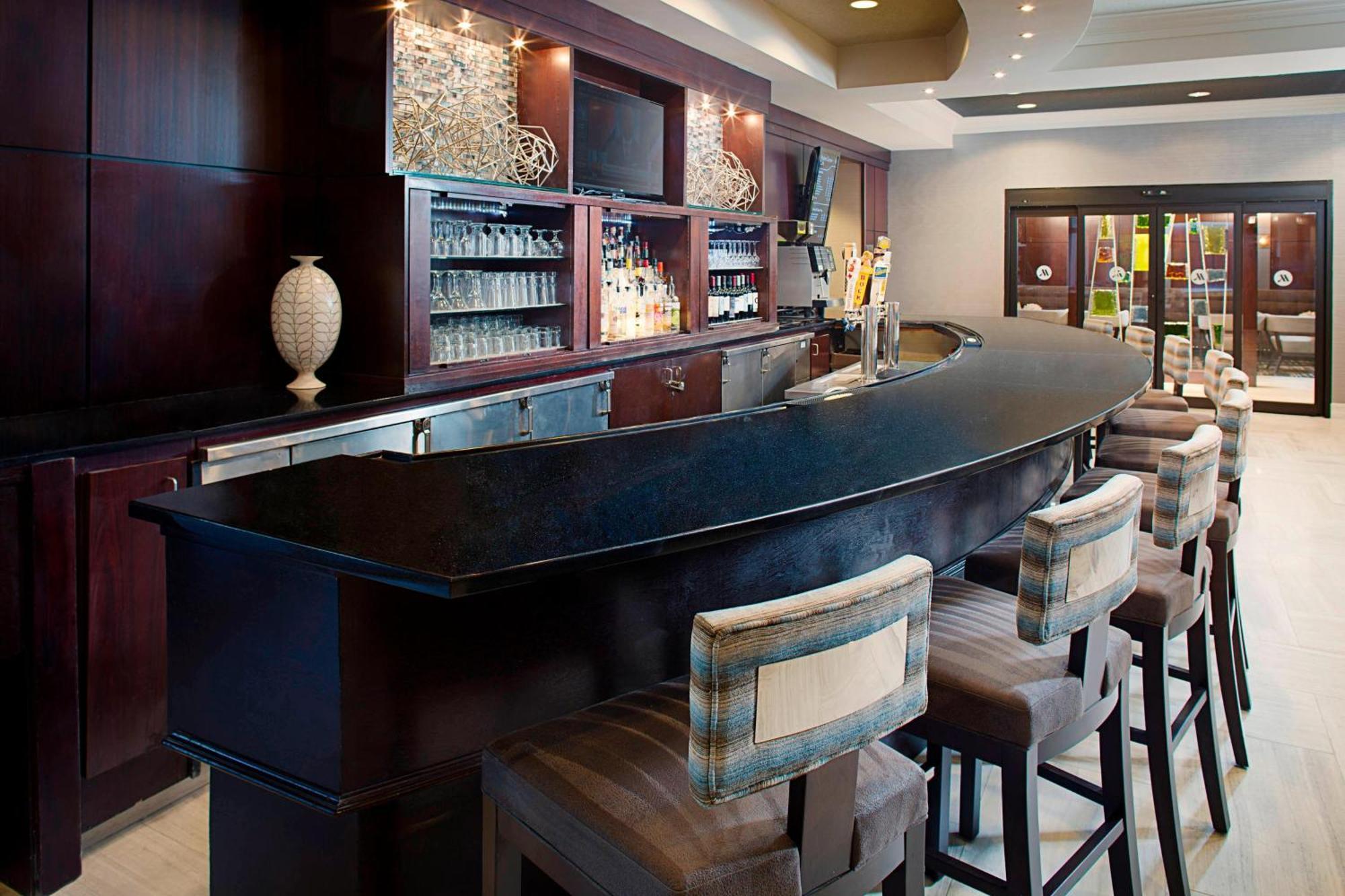 Dallas Marriott Suites Medical/Market Center Экстерьер фото