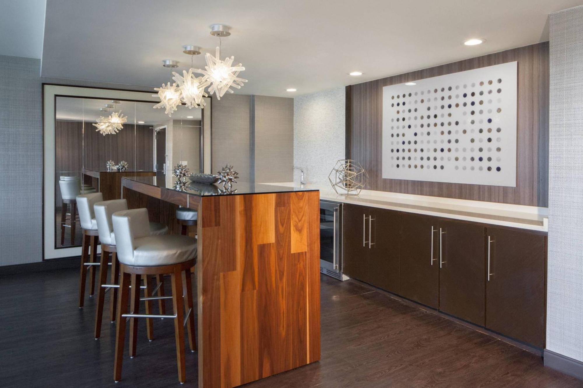 Dallas Marriott Suites Medical/Market Center Экстерьер фото