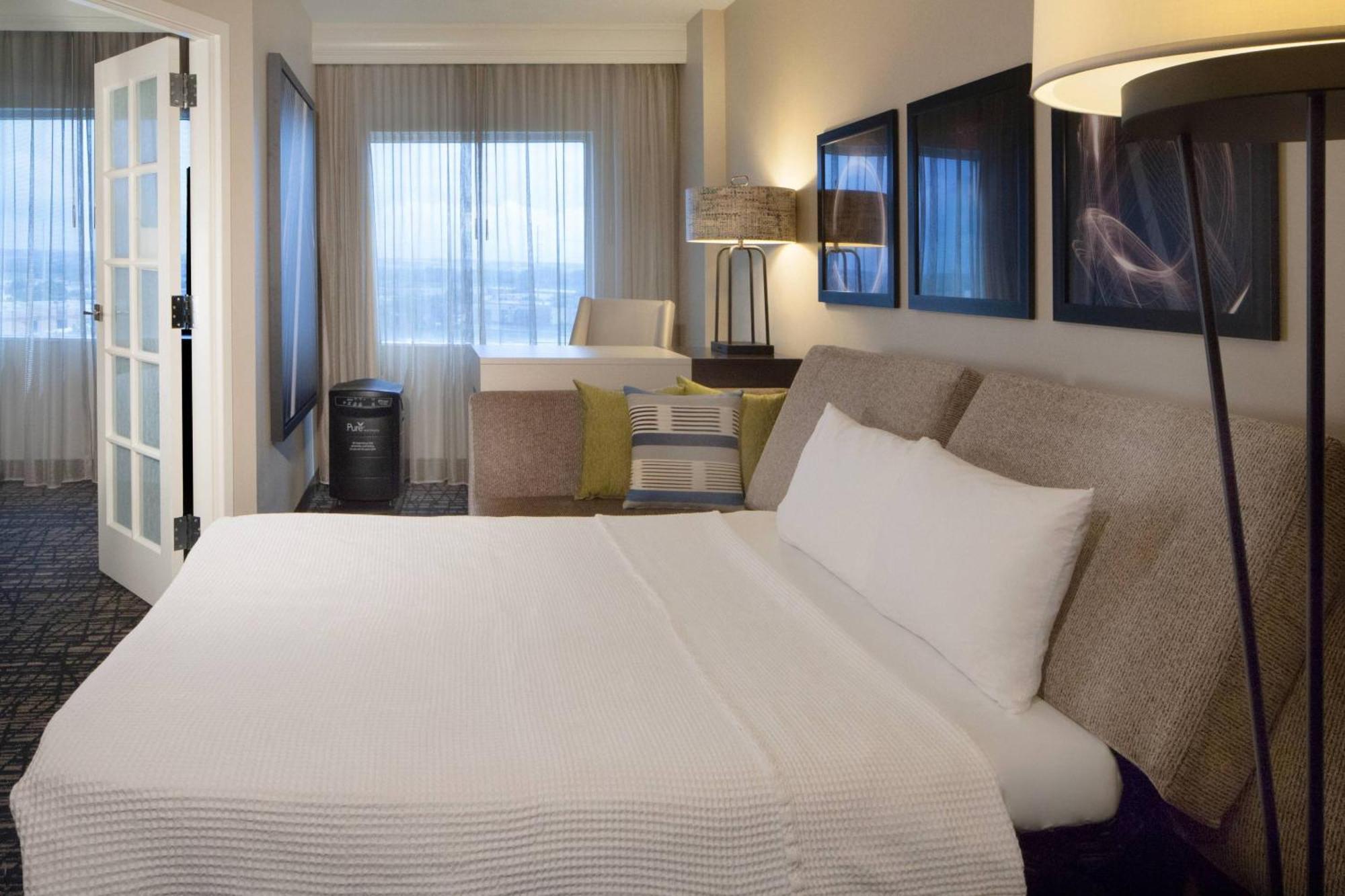 Dallas Marriott Suites Medical/Market Center Экстерьер фото