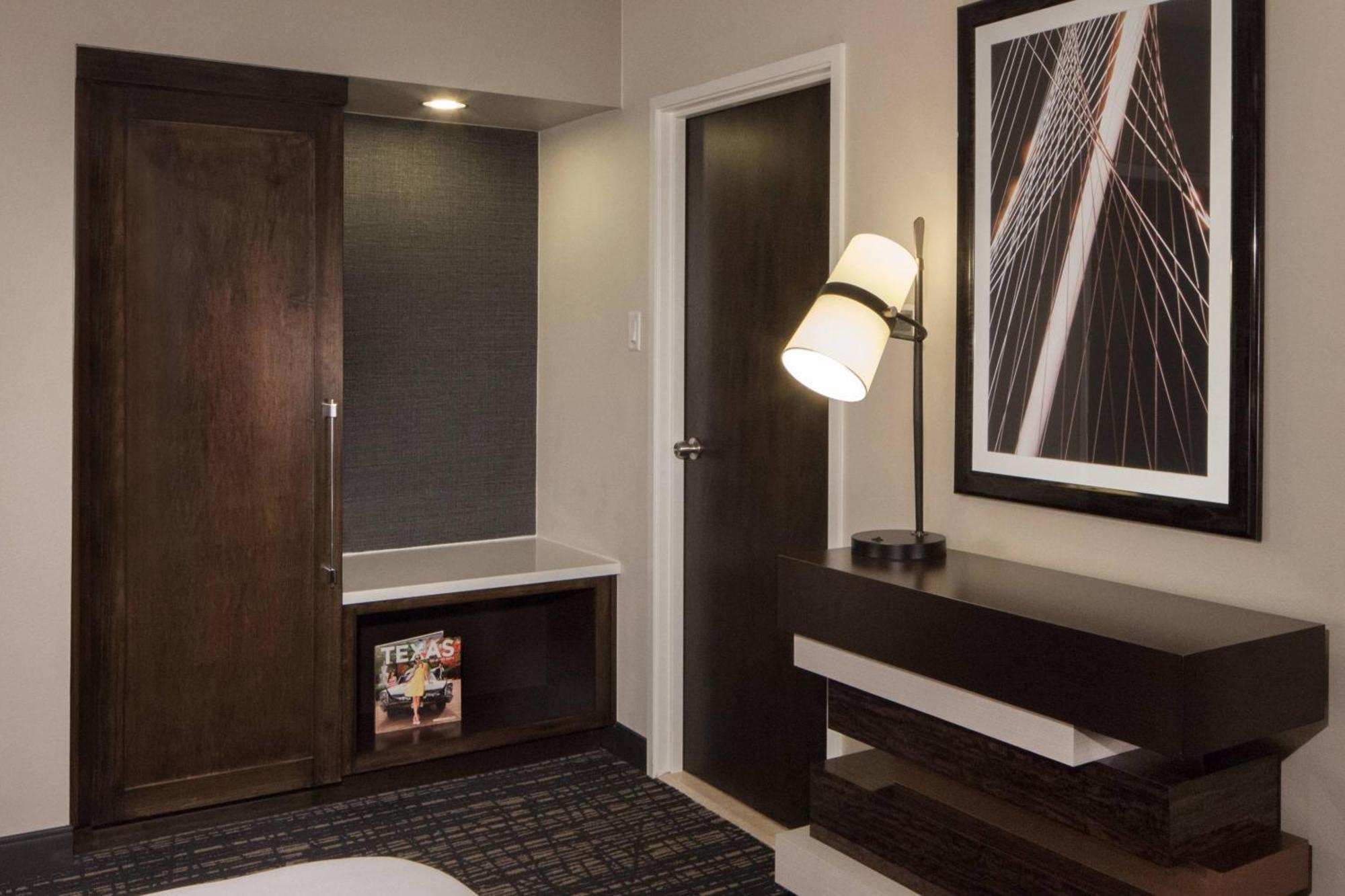 Dallas Marriott Suites Medical/Market Center Экстерьер фото